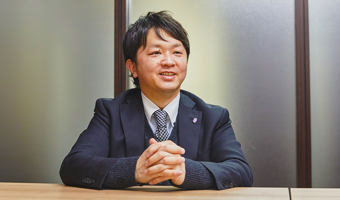 営業本部 店舗運営課 課長 宇野 隼人氏