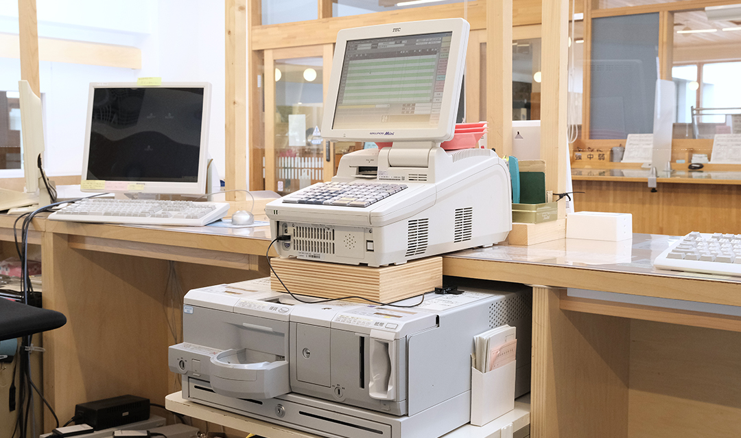 以前から運用していた「WILLPOS-Mini」と自動釣銭機