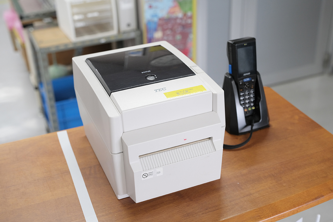 バーコードの出力には東芝テックのラベルプリンタを採用
