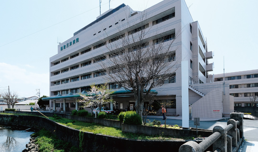 JR沼津駅の南西にある聖隷沼津病院。駅からは公共バスか同院からの送迎車が便利