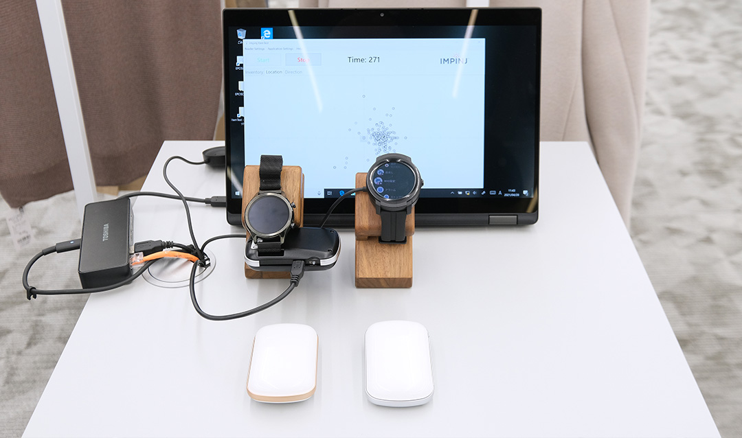 小型RFIDリーダーとスマートウオッチで構成されたウェアラブルデバイス