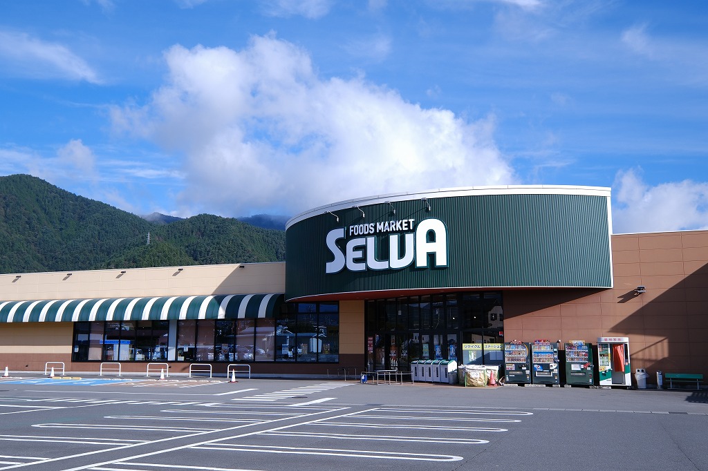 地域密着のスーパーマーケットがレーン型セルフを導入 繁忙期のレジ業務の混雑解消とお客様の利便性向上に貢献